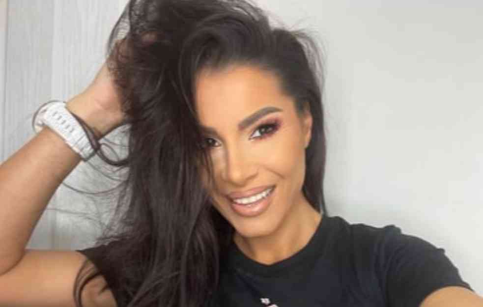 MIA BORISAVLJEVIĆ SE PREPOLOVILA! Pevačica SMRŠALA 14 KILOGRAMA, pa OTKRILA TAJNU svog izgleda