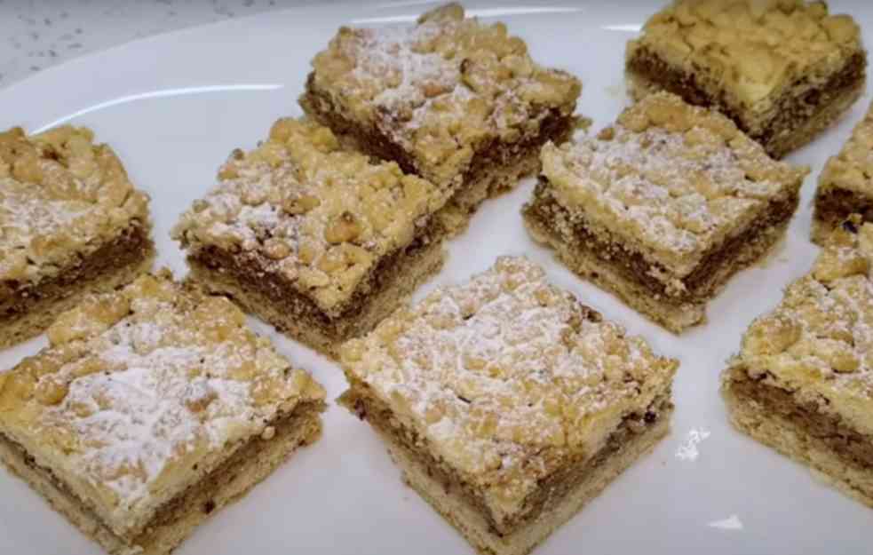 MEK, UKUSAN, TOPI SE U USTIMA: Recept za brzi voćni kolač kome nijedna torta nije ravna!