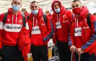 BEZ BORJANA, OHI U AVIONU: Zvezda <span style='color:red;'><b>otputovala</b></span> u Antaliju (FOTO)