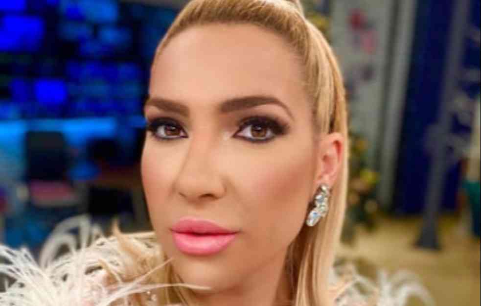 JOVANA JEREMIĆ PODRŽALA NOVAKA ĐOKOVIĆA: Voditeljka o ptici, krilima, lomljenju grane... (FOTO) 