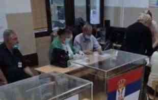 SKANDAL! Na glasačkim mestima uputstvo <span style='color:red;'><b>birači</b></span>ma šta da zaokruže na REFERENDUMU! (FOTO)