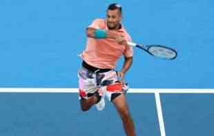 TRETIRAMO GA KAO ORUŽJE ZA MASOVNO UNIŠTENJE! ON SAMO ŽELI DA IGRA TENIS! <span style='color:red;'><b>Nik Kirjos</b></span> sada najviše brani Novaka (VIDEO)