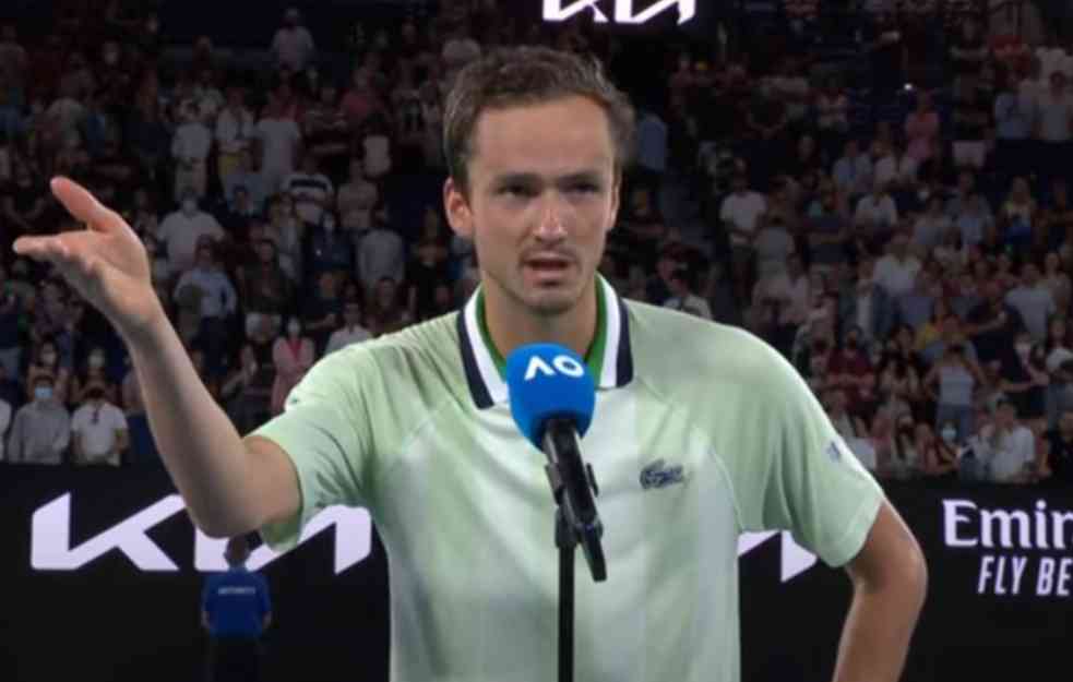 TO VIŠE NIJE STARI DOBRI AUSTRALIJEN OPEN: Brukanju nema kraja: OVOM FACOM MEDVEDEV POKAZAO PUBLICI šta misli o njima (VIDEO)