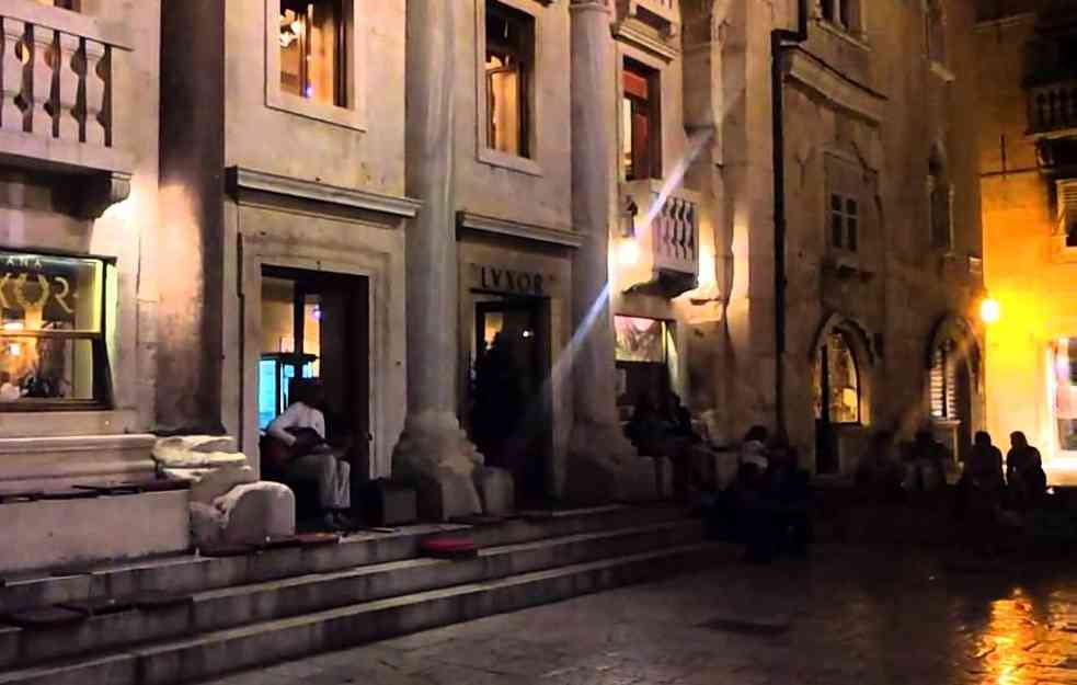 GORI DIOKLECIJANOVA PALATA! Drama u Splitu, buknuo veliki požar: PANIKA, dim se širi Rivom (VIDEO)