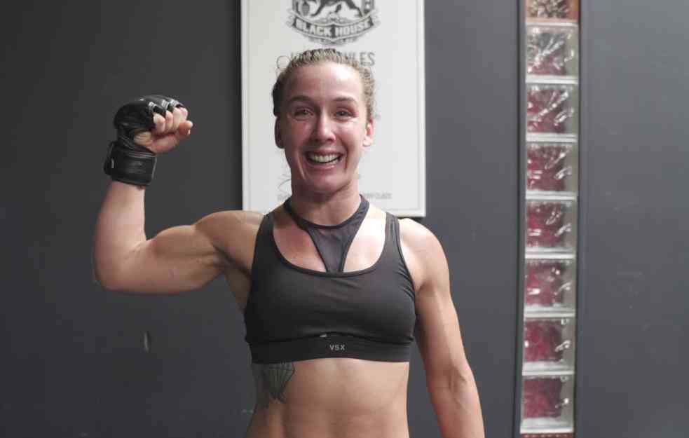 LUDA SKROZ! Sa striptiz šipke u OKTAGON! Vanesina prva UFC pobeda: Napravila je šou (VIDEO)