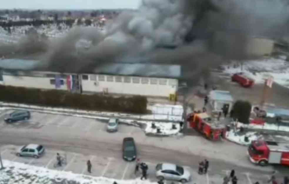 VELIKI POŽAR! Gori market, vatrogasci se bore sa vatrenom stihijom! (VIDEO) 
