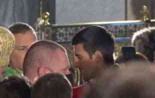 NOVAK SE PRIČESTIO: <span style='color:red;'><b>Đokovići</b></span> na liturgiji u Hramu Svetog Save (FOTO)