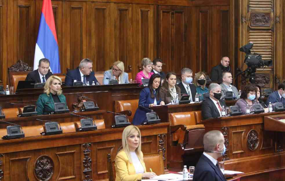 ZADUŽIVANJE OD 1,83 MILIJARDE EVRA! Od visine i broja kredita države zavrteće vam se u glavi