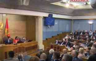 PALA <span style='color:red;'><b>VLADA CRNE GORE</b></span>! Poslanici Demokratskog fronta napustili salu pre glasanja