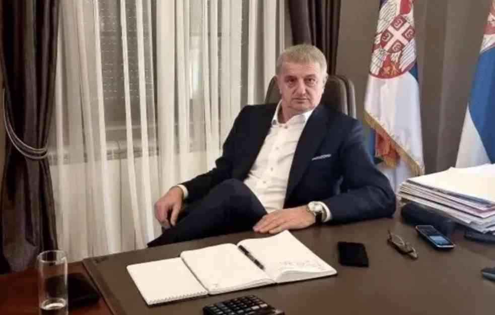 BORBA ZA FINANSIJERA KAMPANJE: Delovi SDS-a na sve moguće načine pokušavaju da dođu do Slobodana Tešića