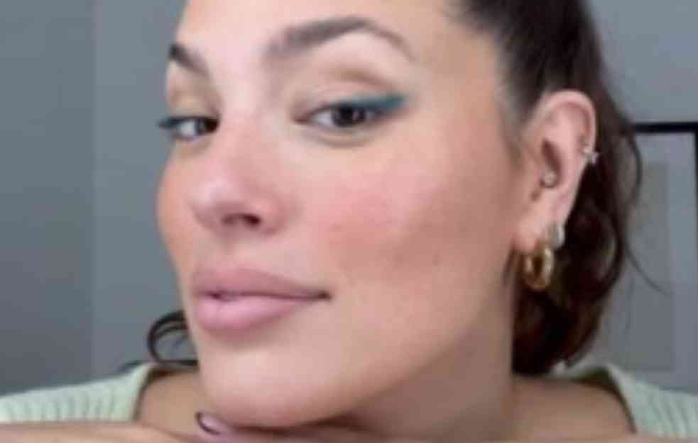 PLUS SAJZ MANEKENKA objavila fotku na kojoj DOJI BLIZANCE: Nije bilo jednostavno, ali VREDELO JE! (FOTO)