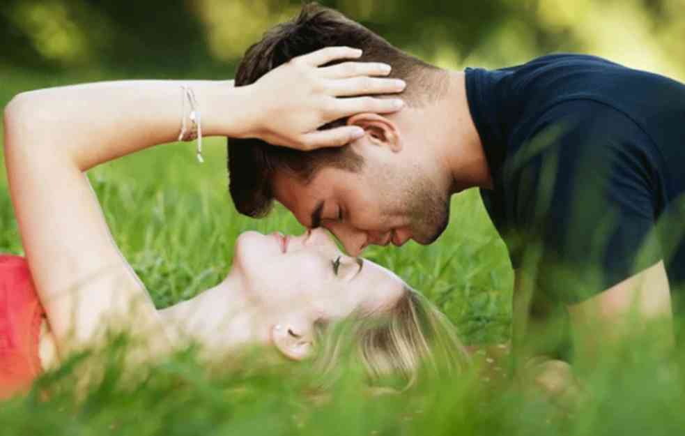 NAJLEPŠI CITATI O LJUBAVI: Svesti čitav svemir samo u jednu osobu - to je LJUBAV!