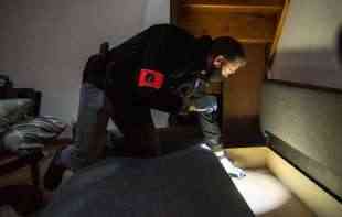 <span style='color:red;'><b>ALBANSKA MAFIJA</b></span> NA KOLENIMA: Policija zaplenila kokain, dijamante, oružje - sve poslove obavljali preko 