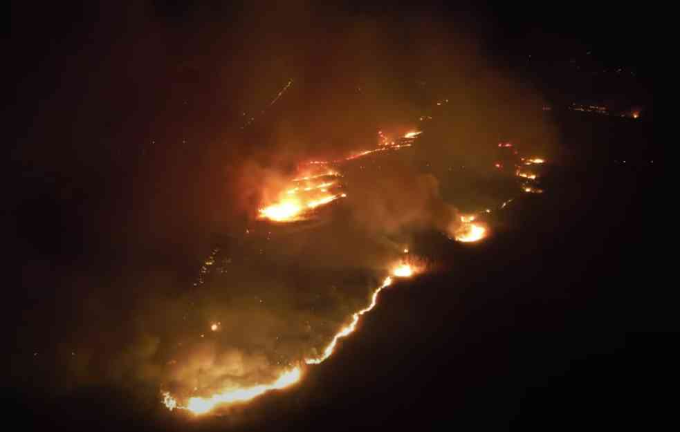 UGAŠEN POŽAR U FUTOGU! Težak posao za vatrogasce, gradonačelnik apelovao: PRESTANITE DA UNIŠTAVATE SOPSTVENU ZEMLJU (FOTO+VIDEO)
