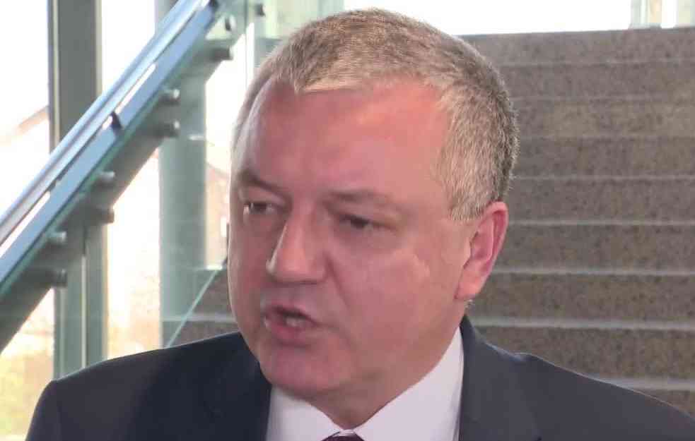 PROCURILE PORUKE IZ MOBILNOG! Novi dokazi protiv UHAPŠENOG ministra: 