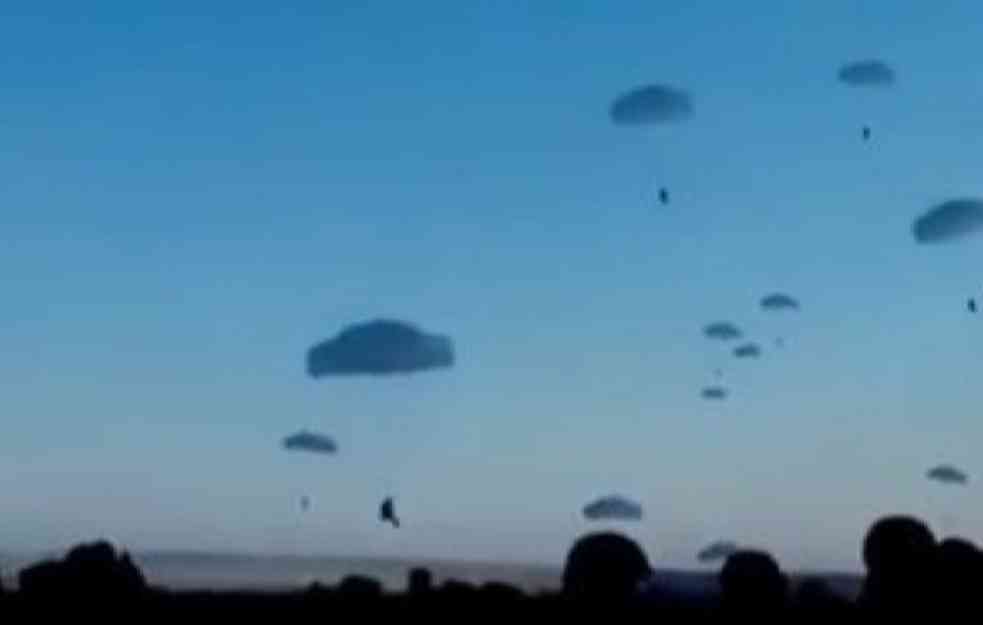 RUSKI PADOBRANCI SLETELI U UKRAJINU? Snimak koji je zapalio mreže, SKINUT SA TVITERA, pa opet PROCURIO! (VIDEO)