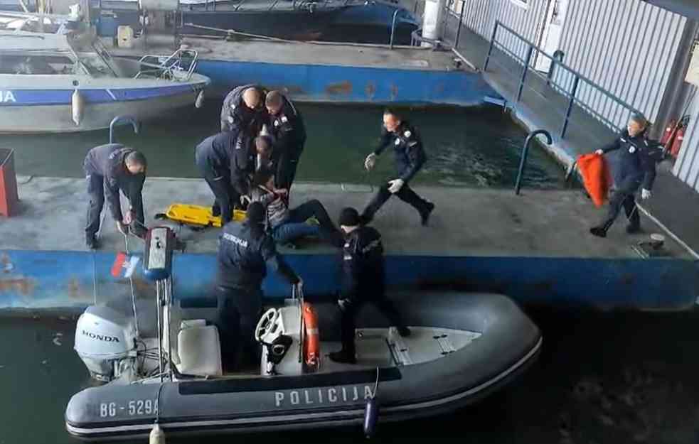 DRAMA NA BRANKOVOM MOSTU! Izvadili ženu iz hladne Save, sprečen pokušaj samoubistva (VIDEO)