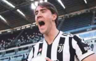 <span style='color:red;'><b>AUTOGOL</b></span>OM PO HULIGANIMA! Juventus i Vlahović ohladili Firencu u 90. minutu!