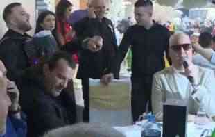 LUKAS KITI MUZIČARE I NE ŽALI: <span style='color:red;'><b>Folk pevač</b></span> dao 1.000 evra za jednu pesmu, pare lete na sve strane (VIDEO)