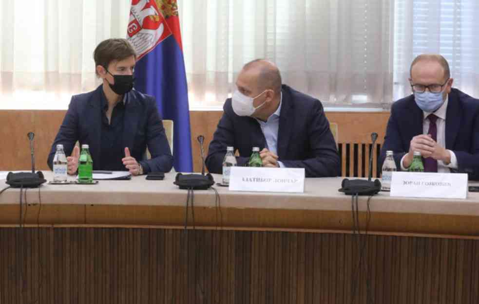 KRIZNI ŠTAB ZASEDA U ČETVRTAK: Na stolu će biti UKIDANJE kovid PROPUSNICA