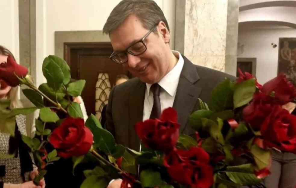 ŽENE SU OSLONAC SRPSKOG DRUŠTVA! Vučić čestitao damama Osmi mart (FOTO)