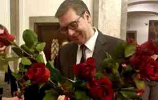 ŽENE SU OSLONAC SRPSKOG DRUŠTVA! Vučić čestitao damama <span style='color:red;'><b>Osmi mart</b></span> (FOTO)