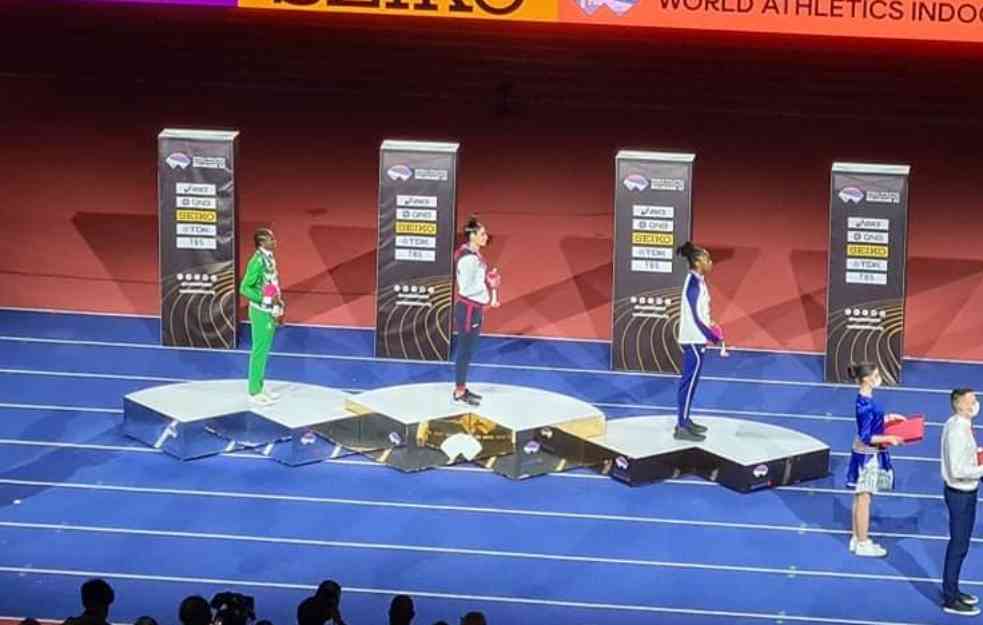 BOGINJA SKOKA UDALJ! Ivana sa svetskim zlatom oko vrata, Bože pravde gruva u Areni (VIDEO+FOTO)