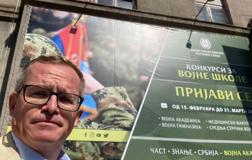 BLATI SVE ŠTO JE SRPSKO I RUSKO! Srbomrzac se šeta po Beogradu, traži da preimenujemo hotel Moskvu u Kijev (FOTO)