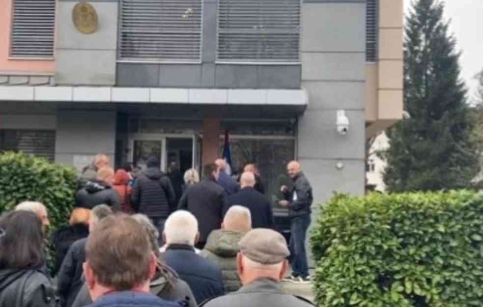 SRPSKI BIRAČI U BIH MASOVNO IZLAZE NA IZBORE: Ovako je izgledalo glasanje po gradovima