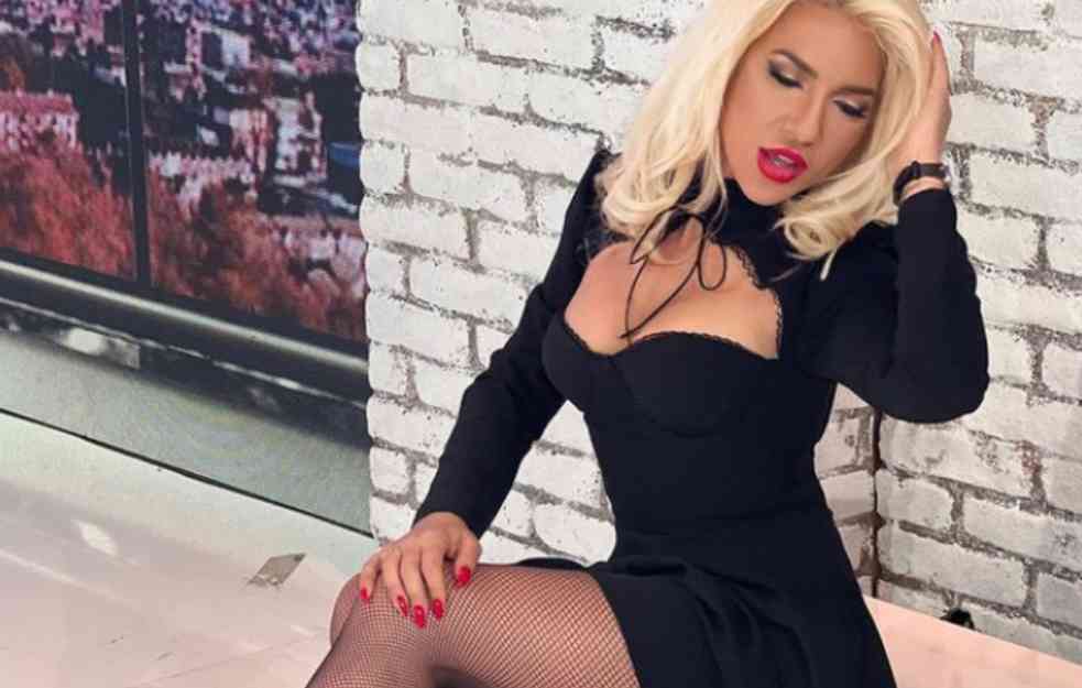 JOVANA JEREMIĆ PROMENILA PREZIME: Voditeljka ne skida osmeh sa lica, donela je bitnu životnu odluku (FOTO)