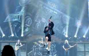  BOLJI OD LEKA! Ublažavaju stres, opuštaju mišiće, a slušanje AC/DC hirurge čini bržim i preciznijim (VIDEO)