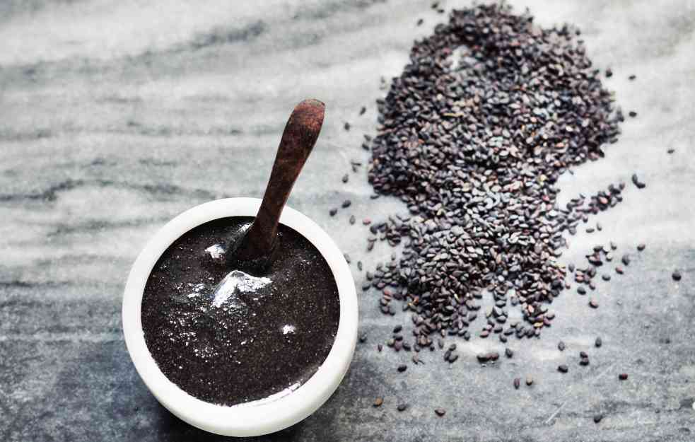 PET RAZLOGA DA UVRSTITE TAHINI U ISHRANU: Čuva SRCE i KOSTI, a odlaže i pojavu BORA