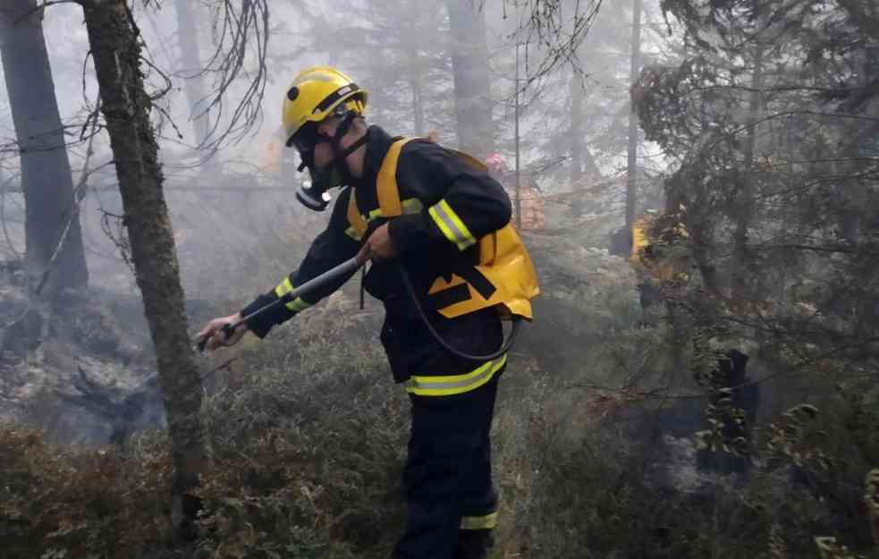 SRUŠILA SE PETOSPRATNICA U TURSKOM GRADU : Ekipe vatrogasaca su na terenu