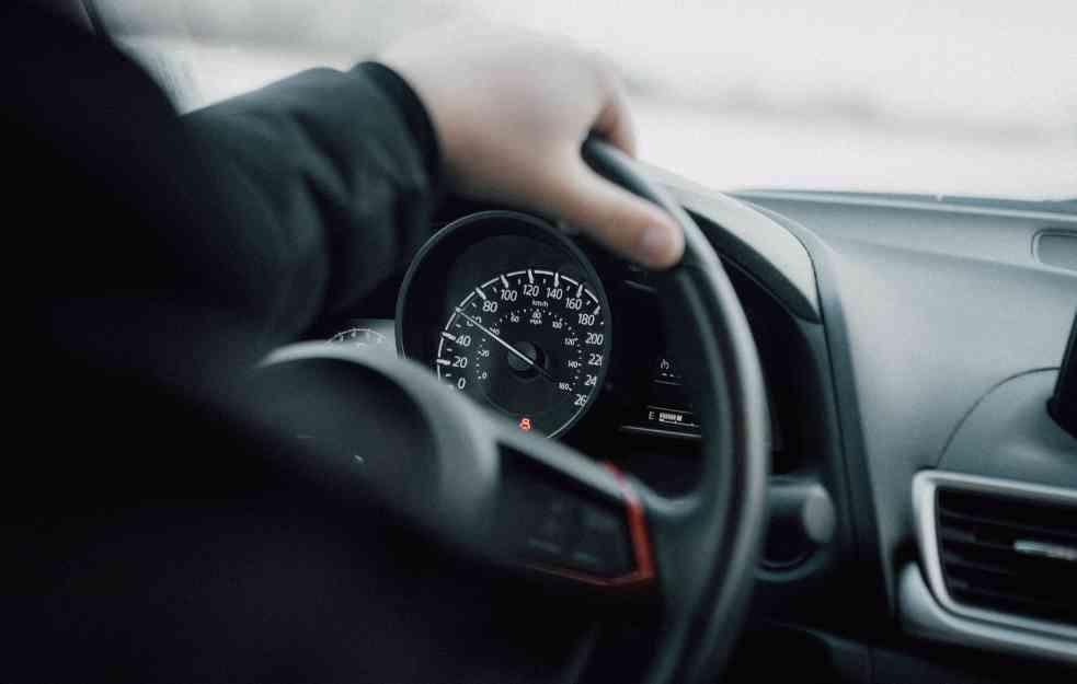 ODZVONILO DIVLJANJU NA PUTEVIMA: Svi novi automobili imaće limitatore brzine