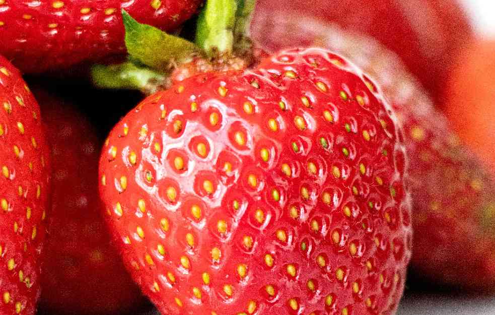 KOMPOT OD JAGODA KOJI OSVEŽAVA : Domaći recept koji štedi novac