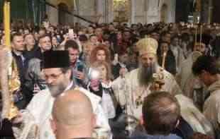 VASKRŠNJA LITURGIJA U HRAMU SVETOG SAVE: Patrijarh Porfirije služio <span style='color:red;'><b>jutrenje</b></span> 