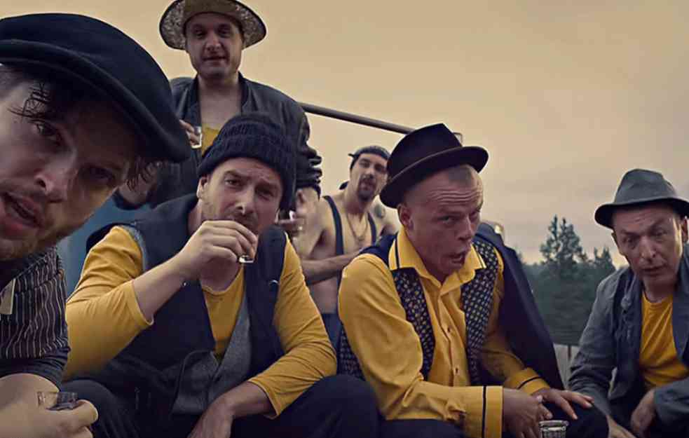 Dubioza kolektiv opevala REALNOST današnjice: Život kao u reklami, dok RAJA živi na salami (VIDEO)