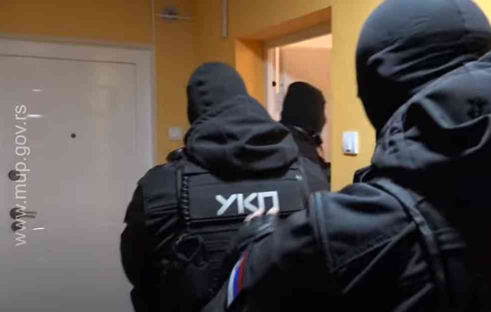 UHAPŠENA ŽENA MONSTRUM IZ ZRENJANINA: Policija hitno reagovala, ubila ga na spavanju, pa krvavi pir nastavila MOTORNOM TESTEROM