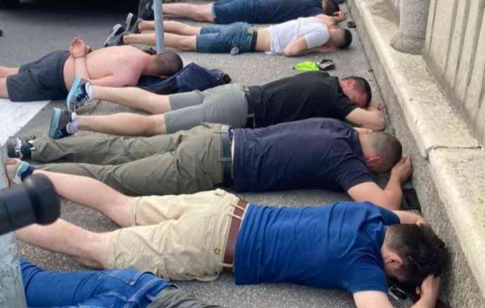 DELIJE UDARILE NA GROBARE U masovnoj tuči uhapšena 23 huligana (VIDEO)