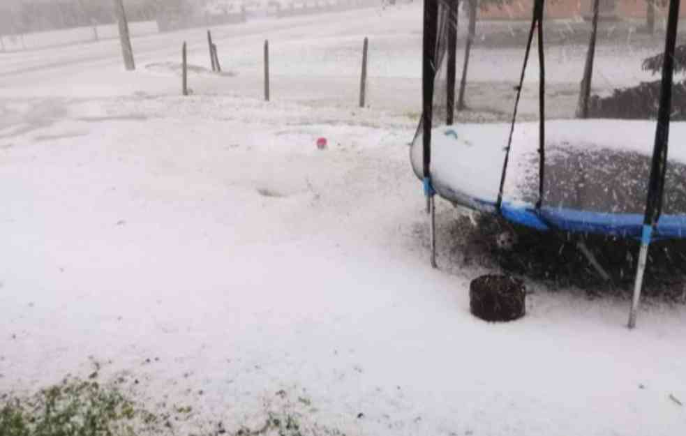 OLUJNO NEVREME POHARALO HRVATSKU: Nanosi grada i leda kao usred zime (FOTO)