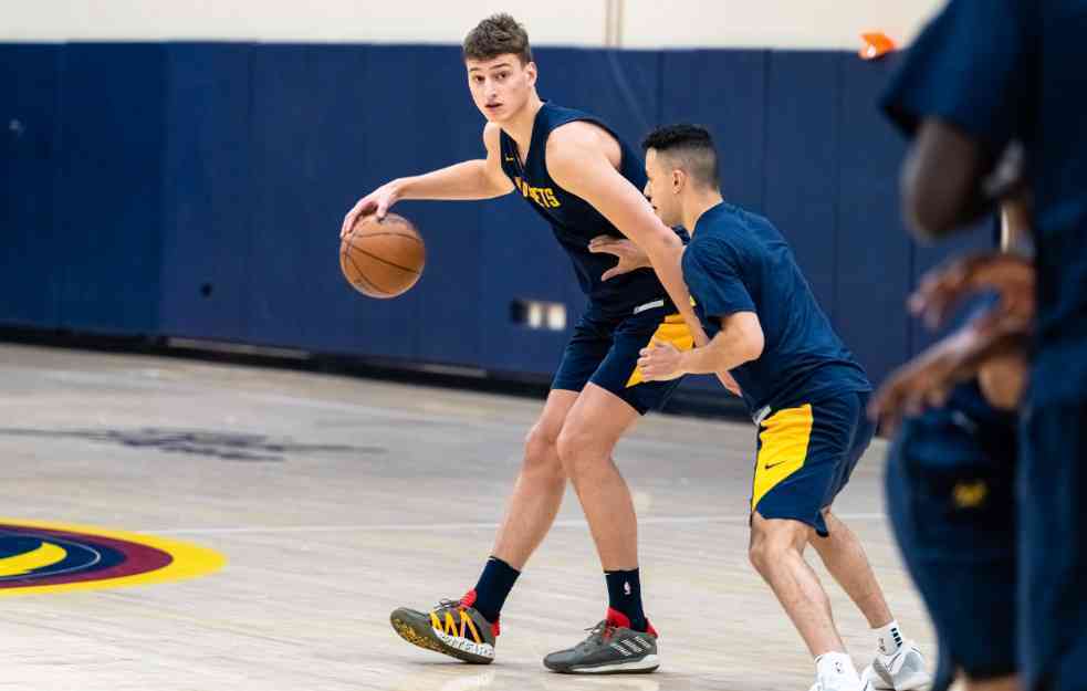 NIKOLA JOVIĆ je nije samo taletovani košarkaš već i ŠOUMEN (VIDEO)