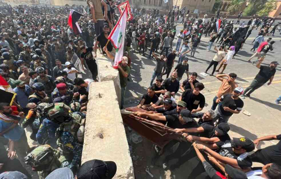 Demonstranti u Bagdadu upali u zgradu parlamenta