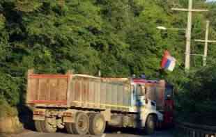 POPUSTILI: Počelo <span style='color:red;'><b>uklanjanje barikada</b></span> na severu Kosova