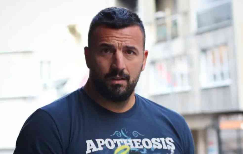 VLADIMIR TOMOVIĆ SE OGLASIO POVODOM MASAKRA NA CETINJU Njegova objava ledi krv u žilama: Laku noć, drugari... (FOTO)