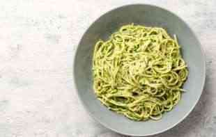 SAVRŠENA A BRZA KOMBINACIJA: <span style='color:red;'><b>Testenina</b></span> sa spanaćem i parmezanom (RECEPT)