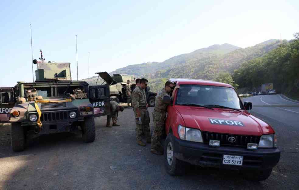 STANJE NA KOSOVU: KFOR povećao prisustvo kod Jarinja i Brnjaka