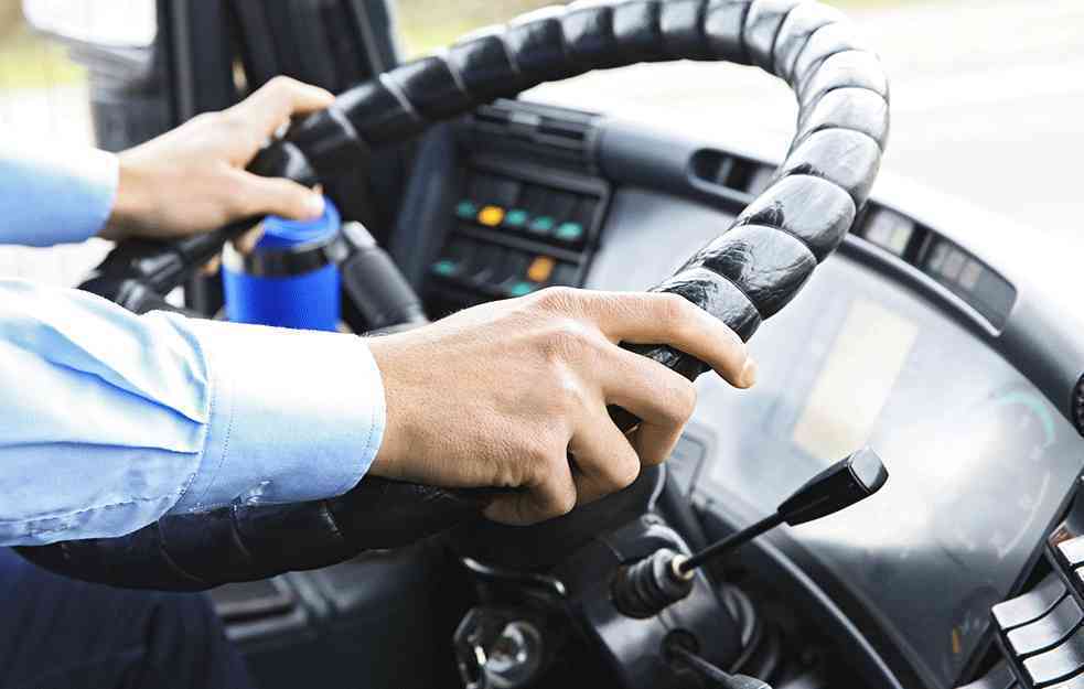 Vozači kamiona i autobusa prekoračuju dozvoljeno vreme vožnje, neki za volan sedaju pijani i drogirani