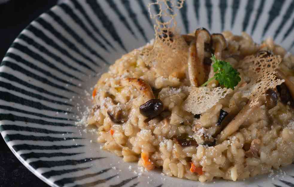 IDEJA ZA NEDELJNI RUČAK: Rižoto sa piletinom i parmezanom (RECEPT)
