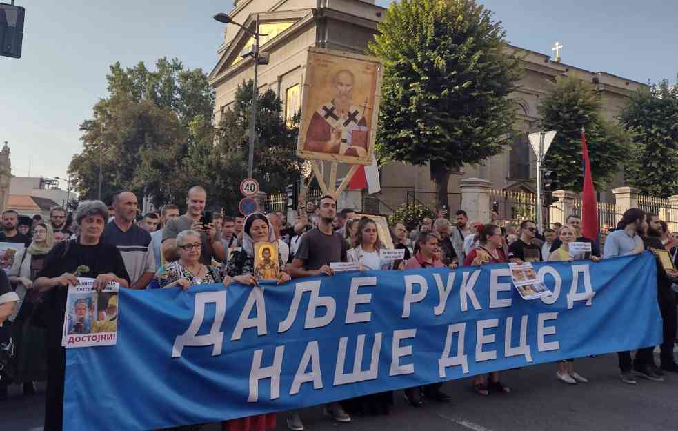 GLAS UŽIVO NA LITIJAMA U BEOGRADU: Za porodicu, protiv Evroprajda