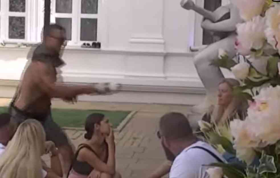 PLJUŠTALE UVREDE:  Jelena i Ćertić zaratili, pa je kaskader polio (VIDEO)